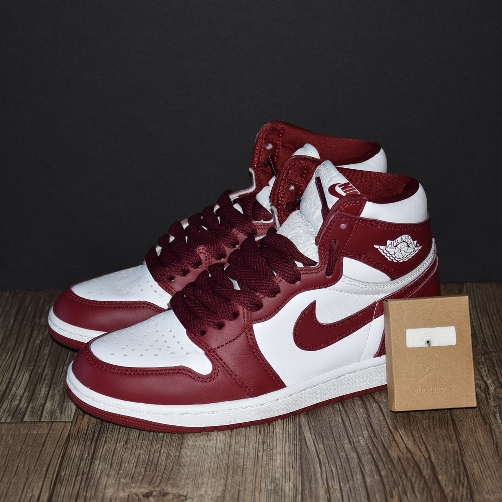 Air Jordan 1 Retro High OG "Team Red" Size 7M(8.5W)